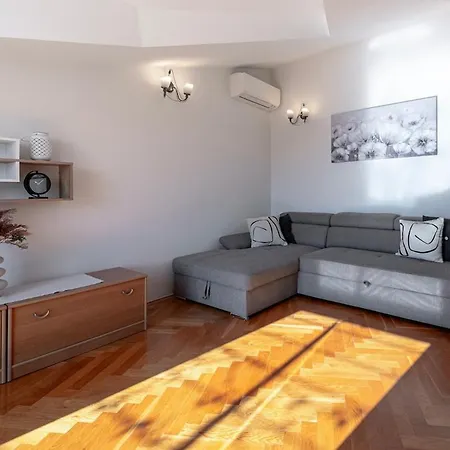 Keta Seaview Parking Apartment *